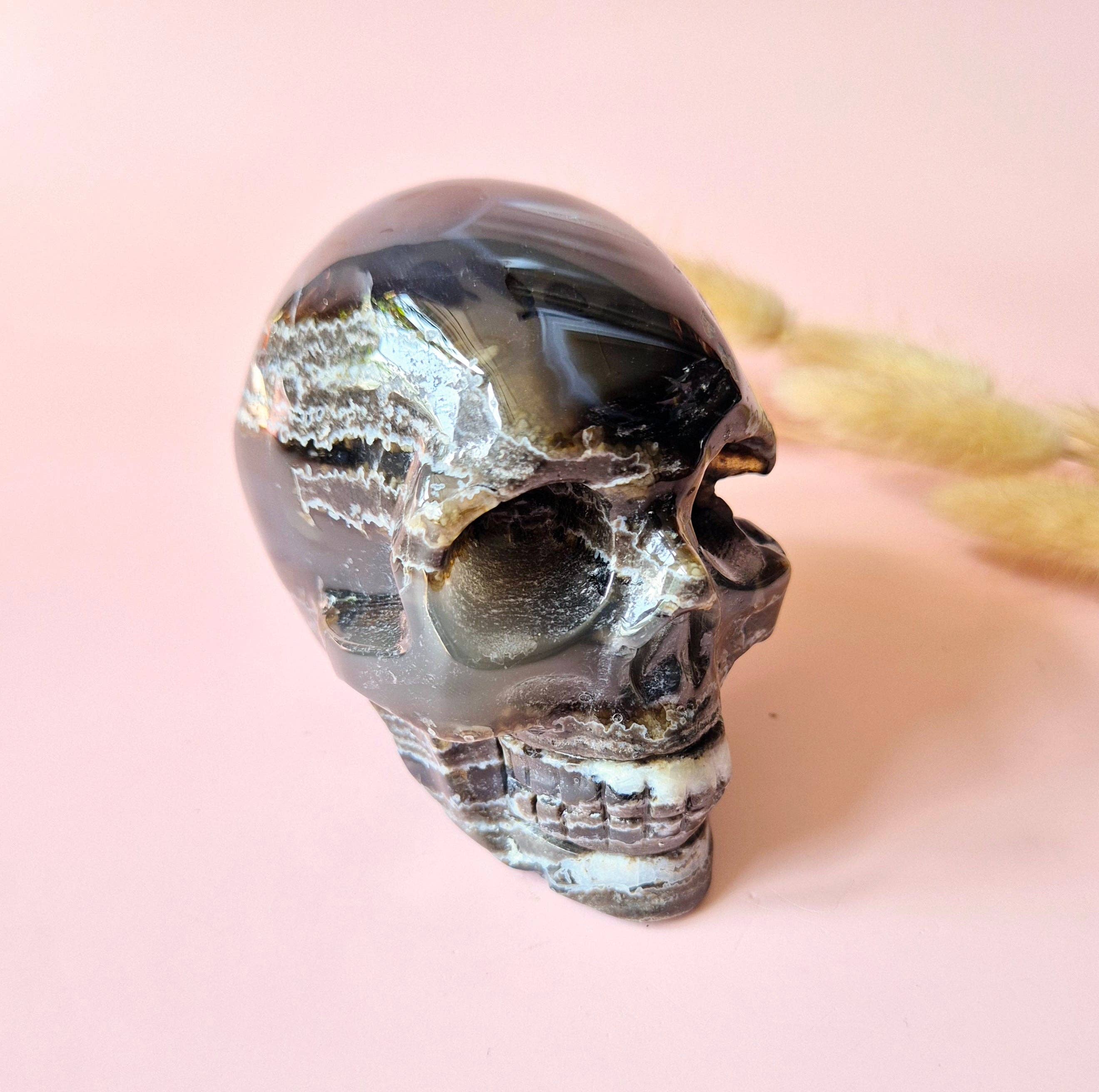 Moonlight Gemstones - Wholesale Spiritual stone/crystal - XL Gemstone Druzy Skull UV-reactive Volcano Agate Skull – #2 474 grams0