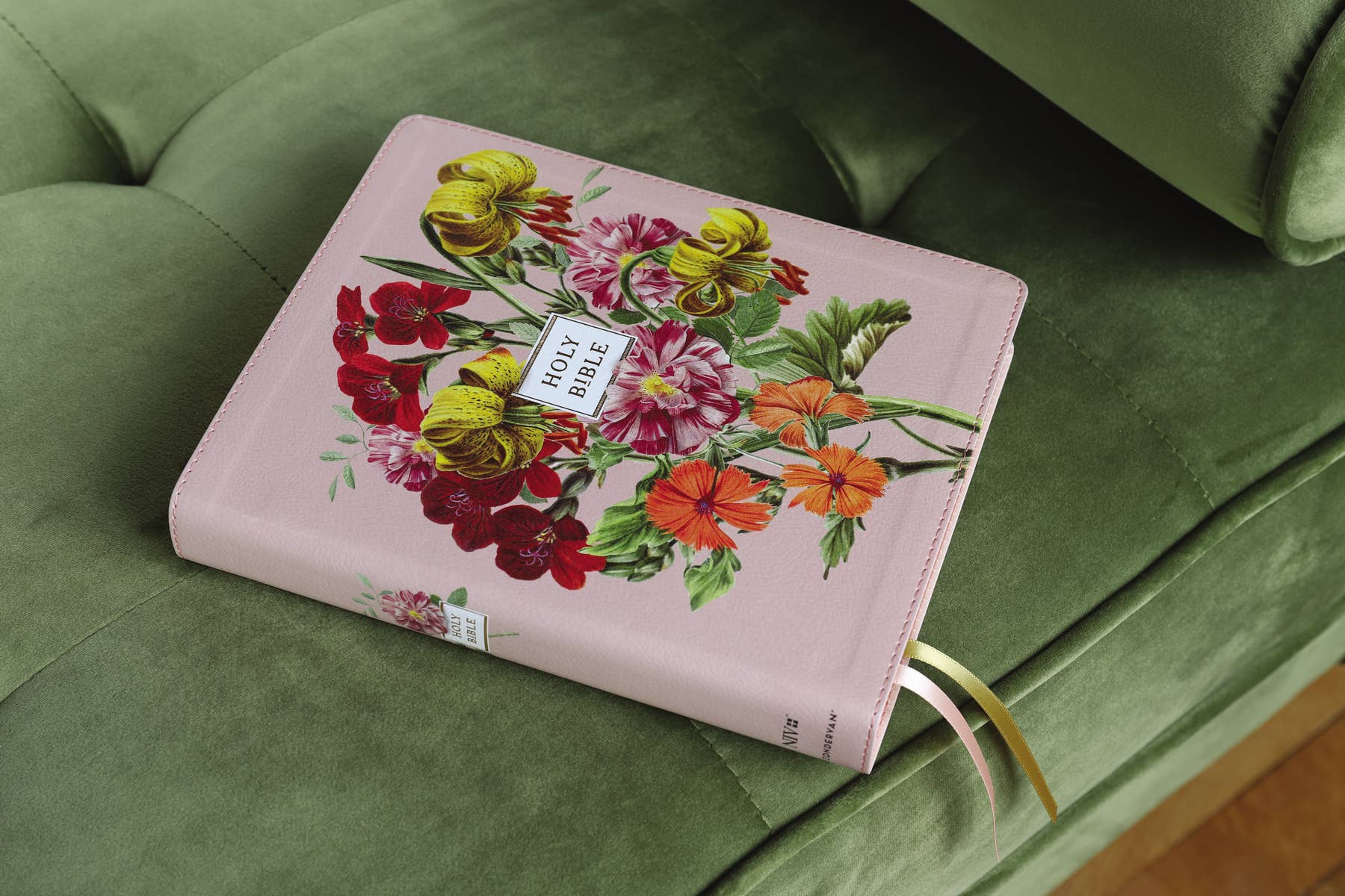 HarperCollins Christian Publishing - Wholesale Religion - NIV Artisan Collection Bible Leathersoft Blush Floral2