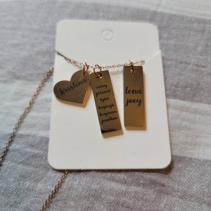 Personlig indgraveret hjerte halskæde til kvinder for engroshandel hos Crafted Nexus Creations