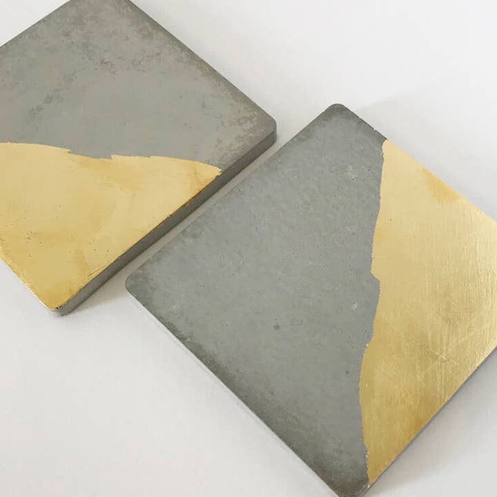 Quadratischer Untersetzer aus Blattgold, 1/2 Gold für den Großhandel von Anie Studio