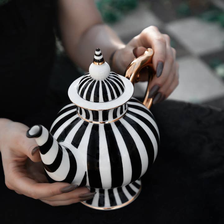 Lively Ghosts - Wholesale Tea Pot - Teapot | Grim & Ghostly Tea Set