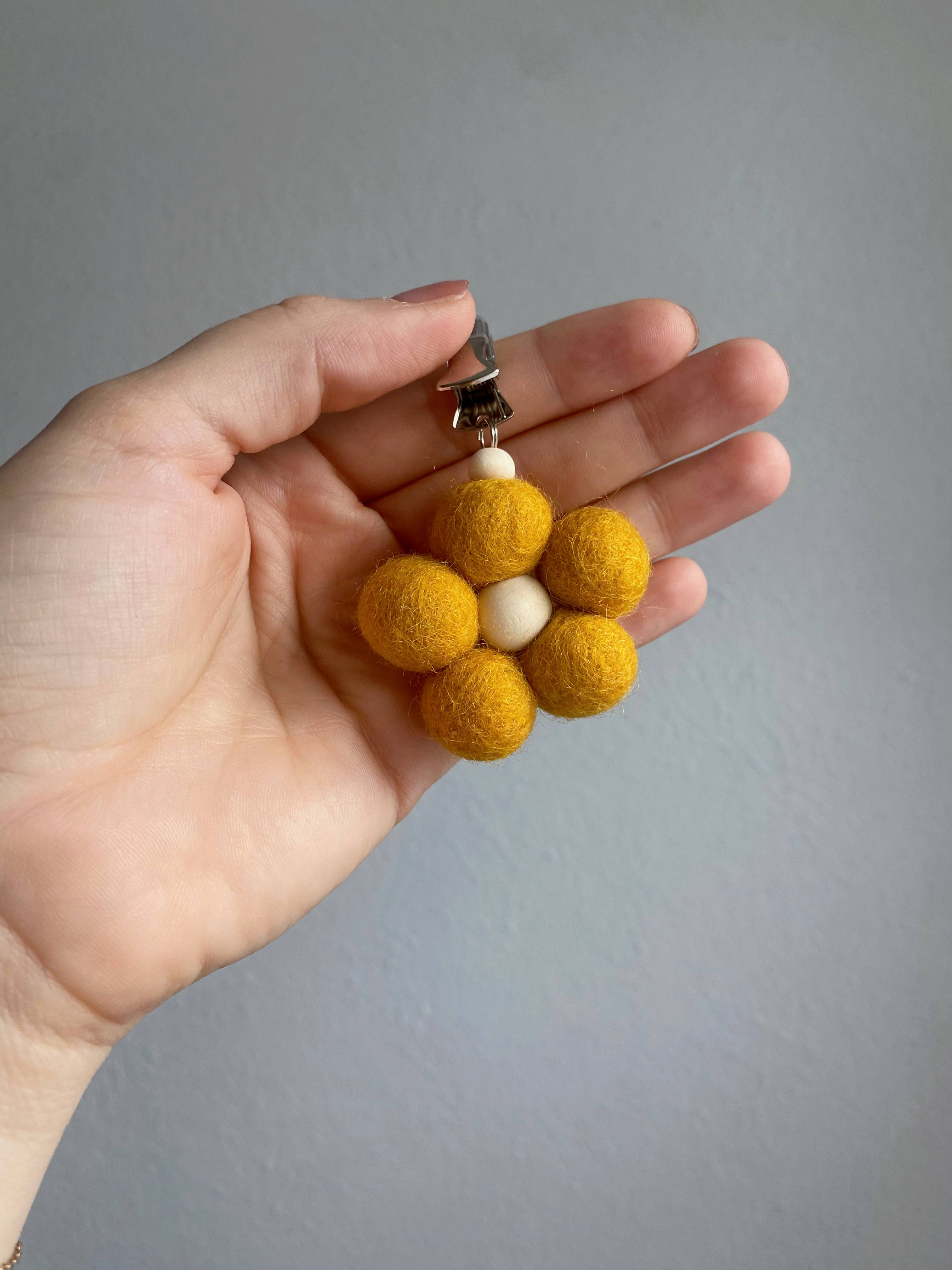 Lost Vly - Wholesale Car Freshener - Unisex - Fall Flower Clip-on Reusable Oil Diffuser1