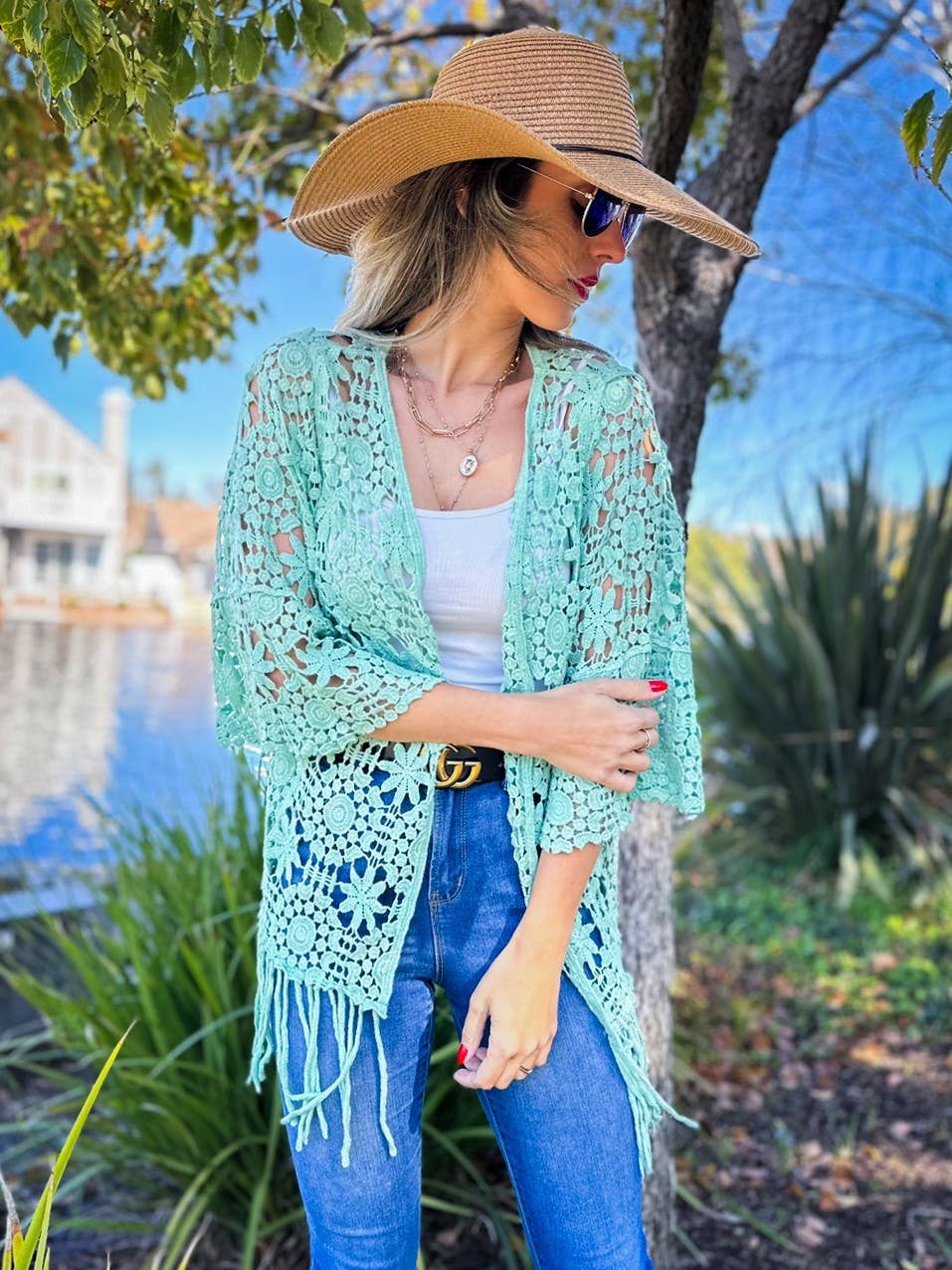 Sauge Kimono en crochet floral sauge à manches 3/4 avec pompons en vente sur Faire3