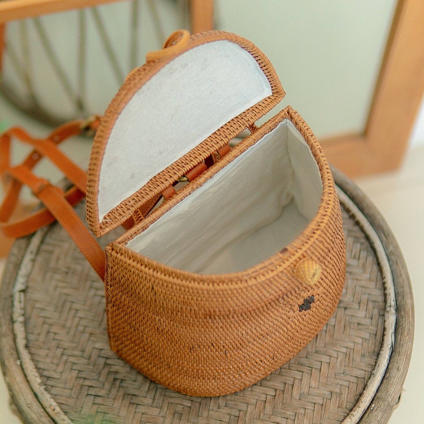 Kayu&Co. - Wholesale Backpack - Women's - Pipa Backpack – Handwoven Rattan & Leather Mini Backpack3