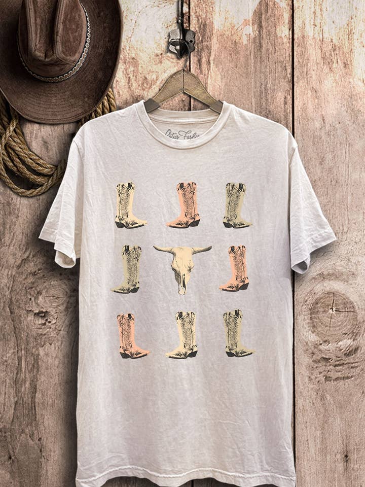 Top graphique Boots Cow Skull pour la vente par Lotus Fashion Collection