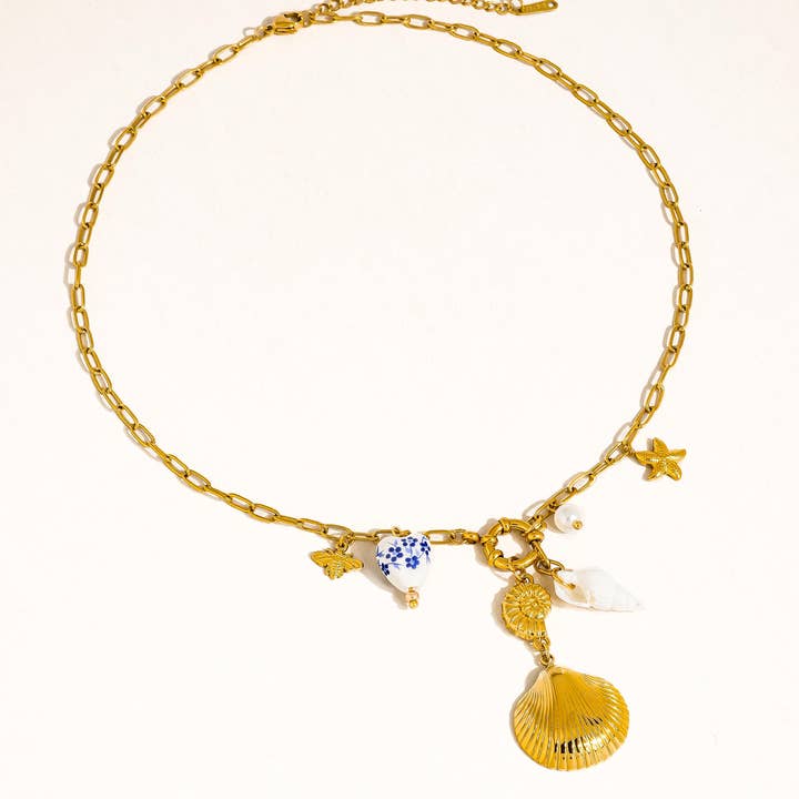 Ouro amarelo Colar com pingente de concha de cerâmica e revestimento de ouro 18K que não mancha para venda a revendedores na Faire2