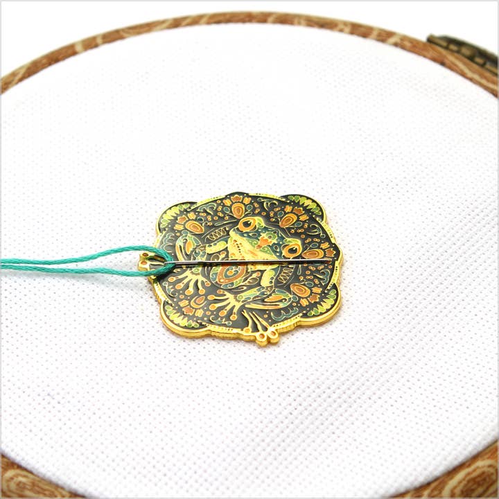 Awesome Pattern Studio - Wholesale Embroidery/Cross Stitch Supplies - Frog - Magnetic Needle Minder Set #13