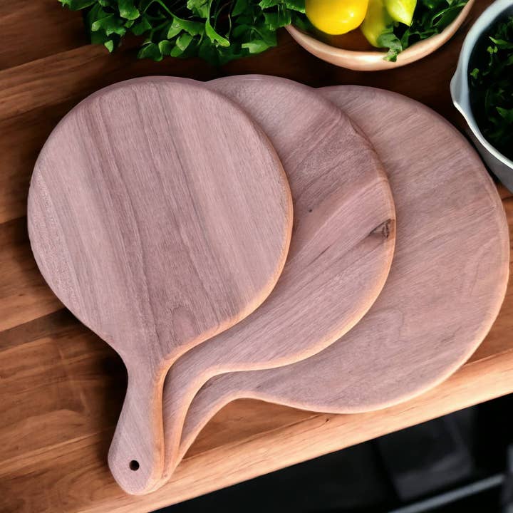 Moroccan Walnut Round Chopping Board: Handmade and Practical for wholesale by Moroccantastics