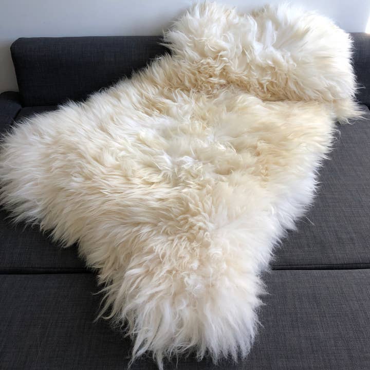 XXL British White Sheepskin Rug 100% Ecotanned for wholesale by Wildash London