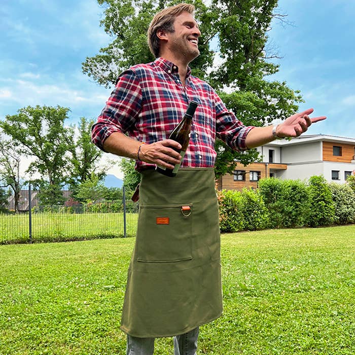 PrimeCuts - Wholesale Apron - “MONTMARTRE” kitchen apron3