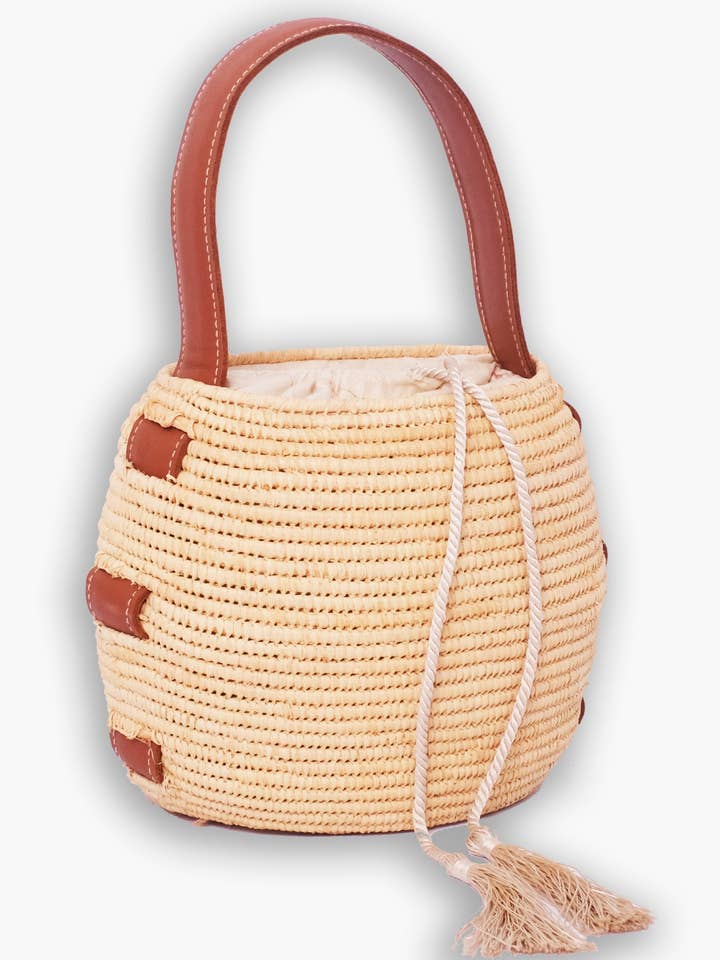 Handgefertigte Raffia-Handtasche: Nachhaltig und stilvoll für den Großhandel von isli and tisli