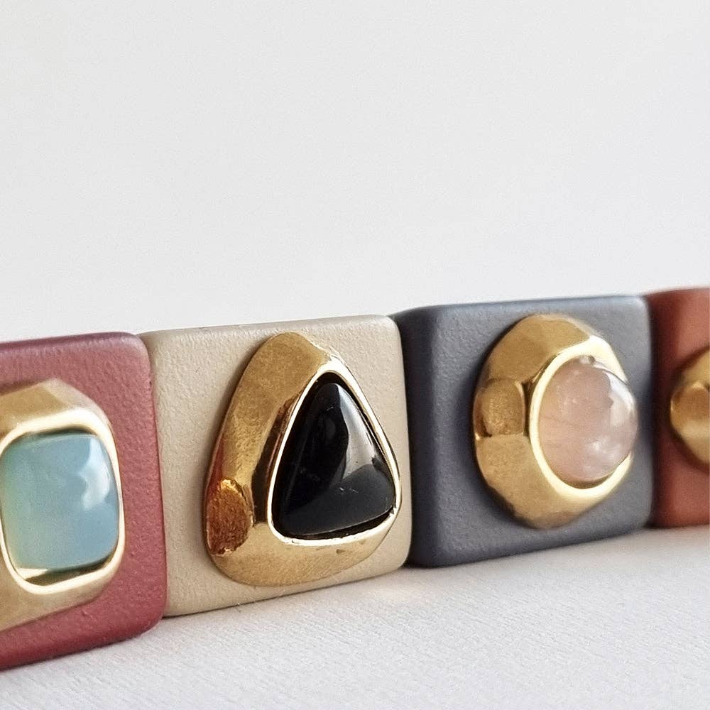 ÉMOLO - Wholesale Cocktail/Statement Ring - Ice-colored women's ring with onyx3