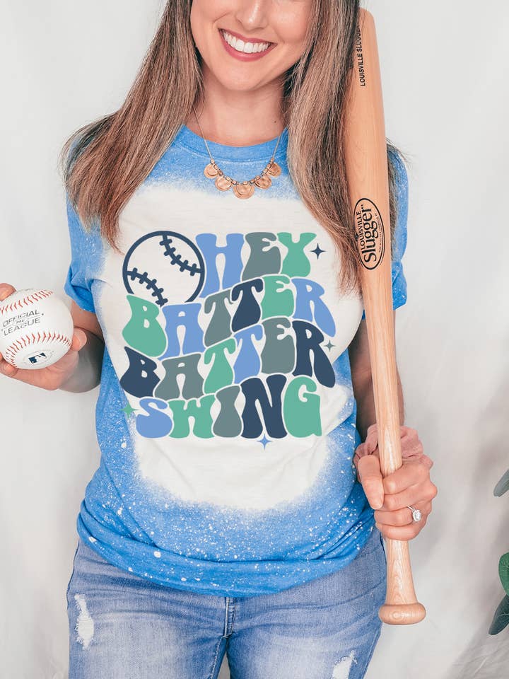T-shirt de baseball Hey Batter Swing pour la vente par Southern Chic