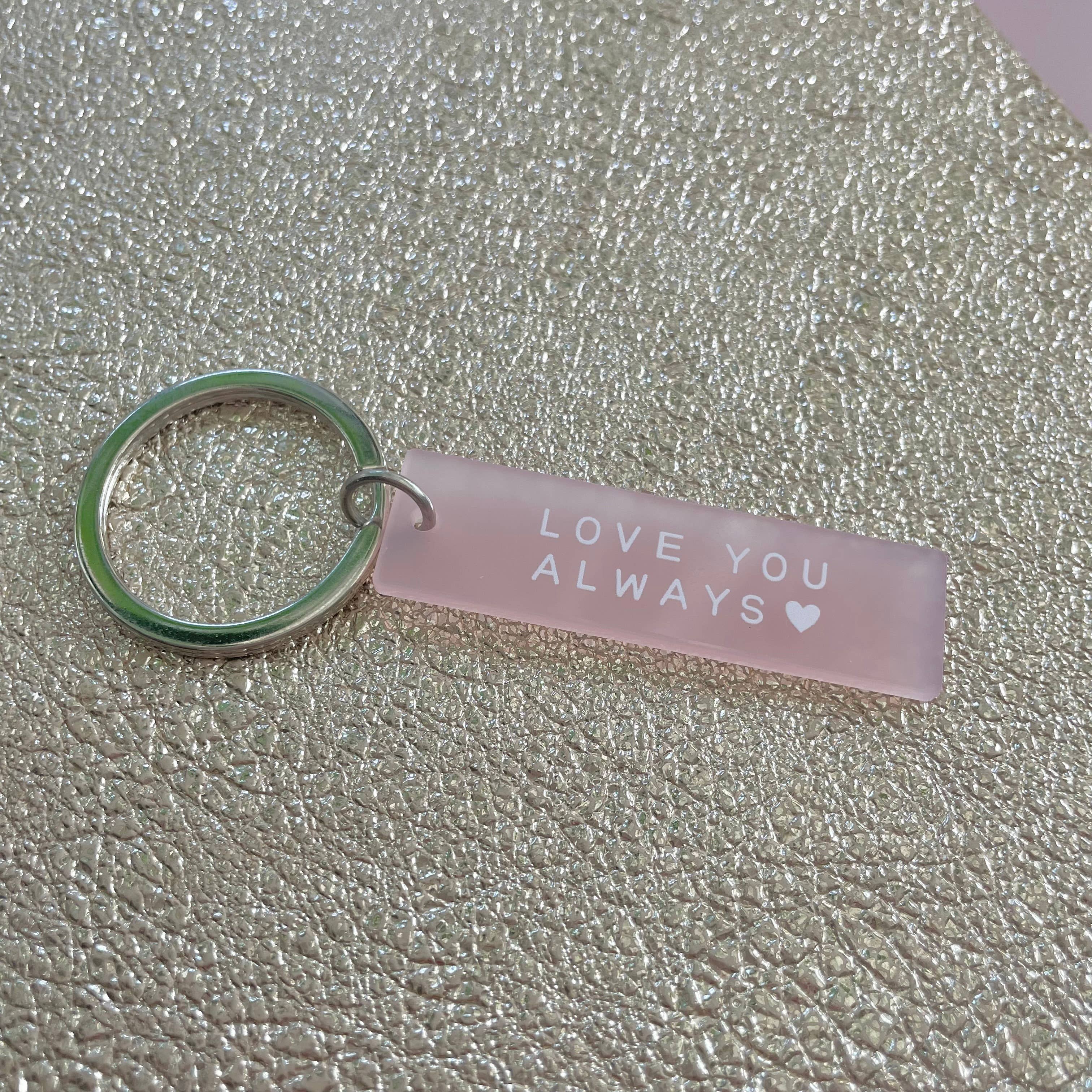 Dolly’s Doodles – Engroshandel Nøglering - Dame – Nøglering med teksten 'Love You Always'1