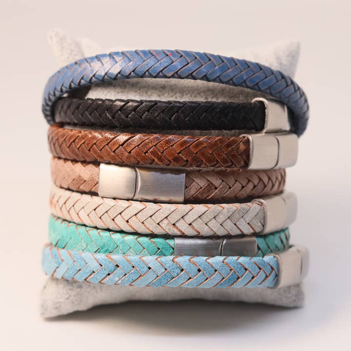 Sun Enterprises B.V. - Wholesale Woven/Braided Bracelet - Oval Braided Leather Bracelet with Silver Lock 4mm2