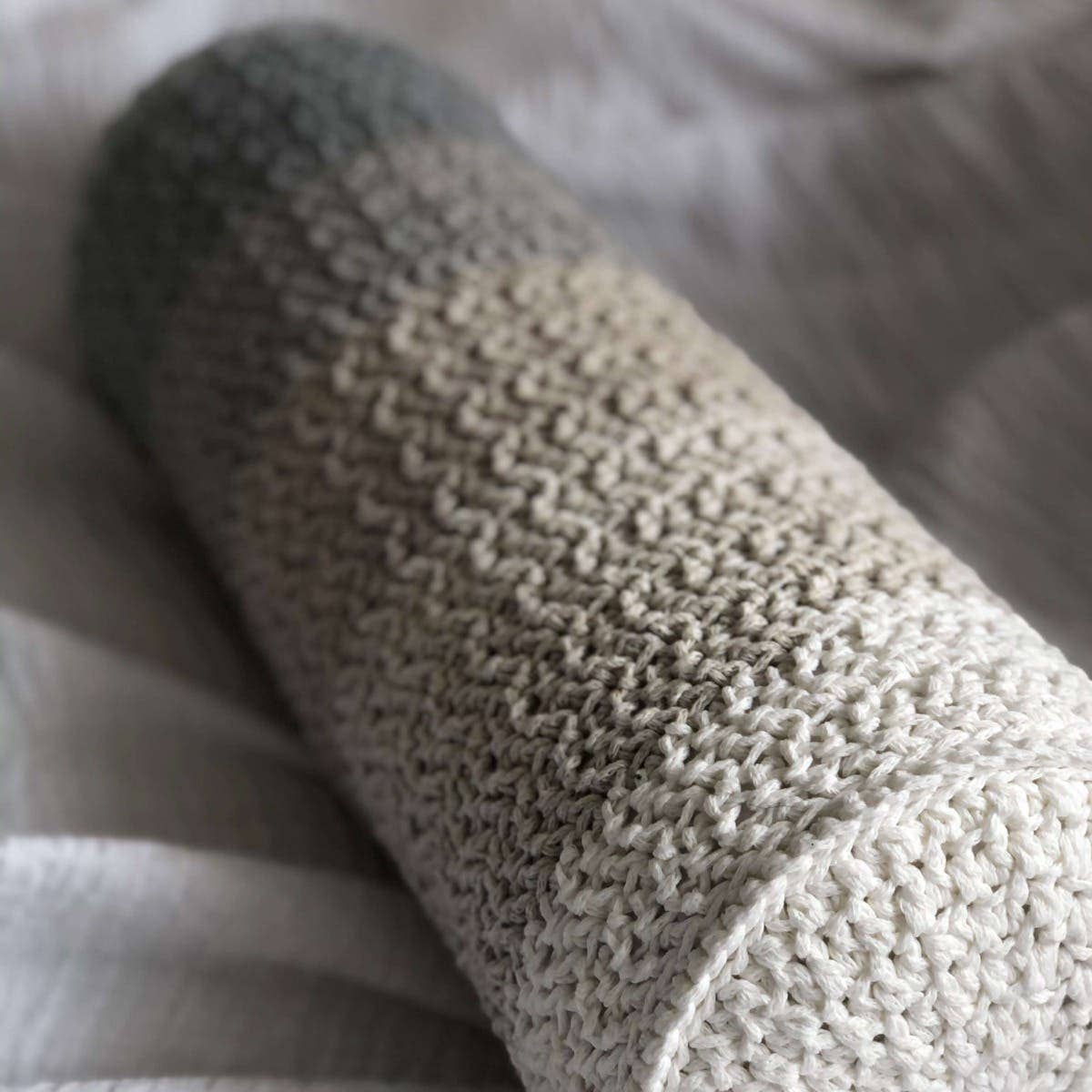 Hoooked Yarns - Wholesale Doe-het-zelf-knutselset - Doe-het-zelf haakpakket Bolster Cushion Nybro2