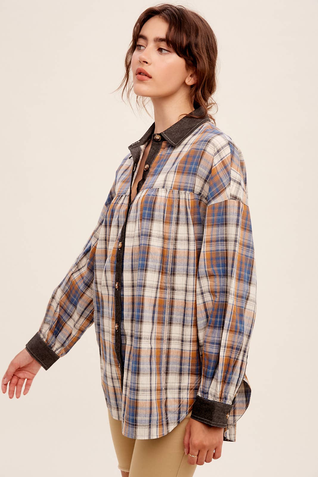 Listicle – Engroshandel Skjorte med buttondown – til kvinder – Blandet ternet oversized skjorte med knapper2