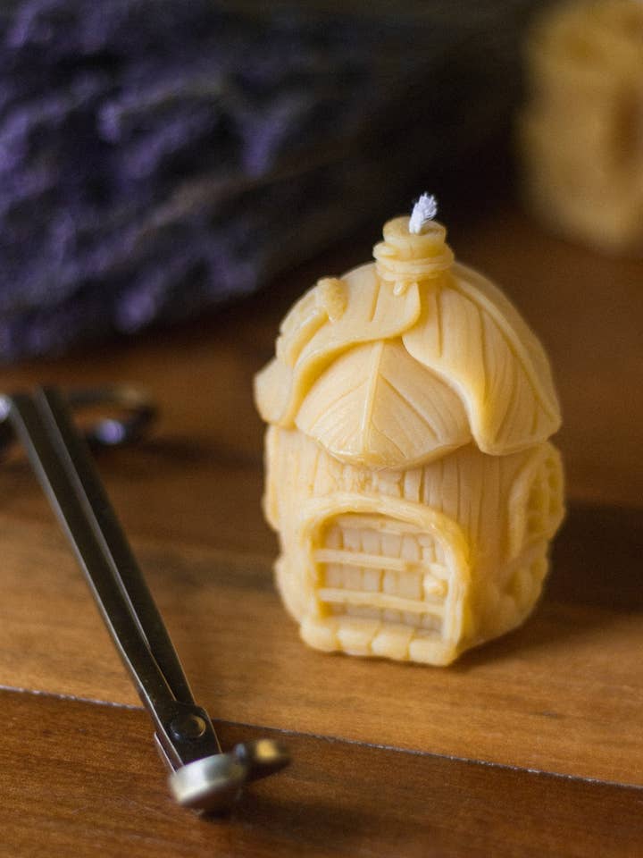 Casa delle fate con tetto in foglie per la vendita all'ingrosso da parte di The Ramblin' Bee