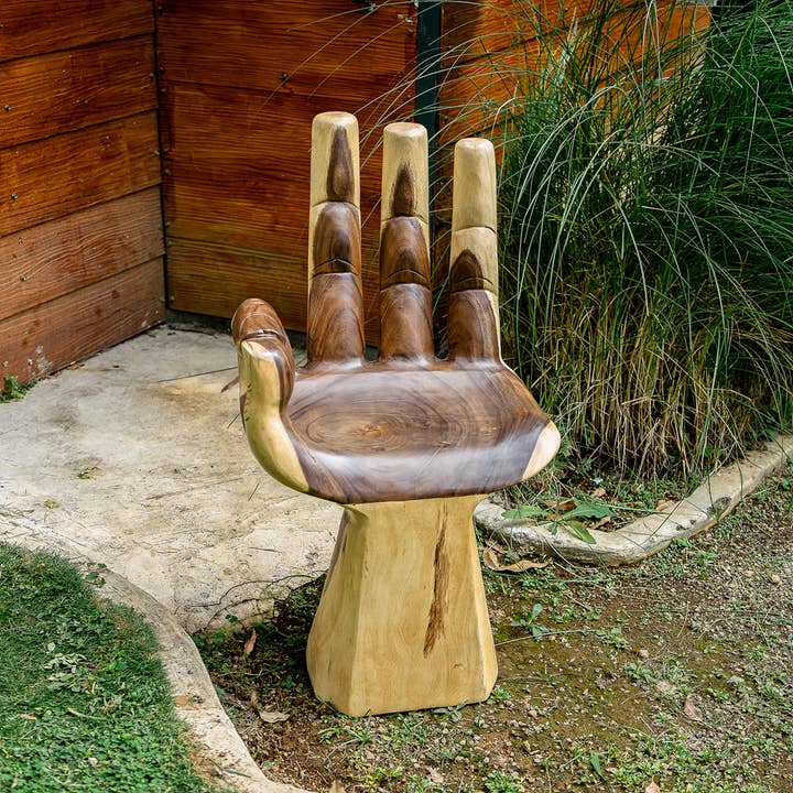 Garden Age Supply - Vente Décorations de table - Chaise décorative en bois de suar en forme de main - Grande1