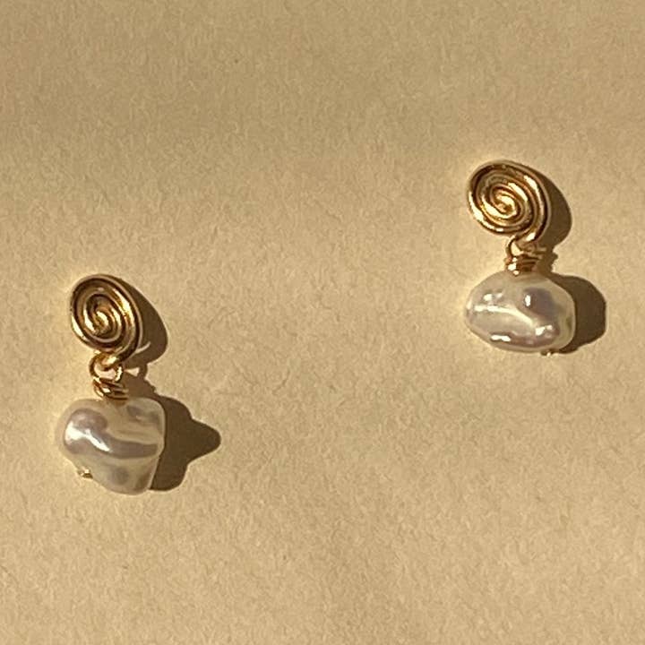 Marida Jewelry - Wholesale Dangle Earrings - Inward Earrings- Pearl0