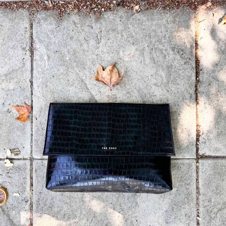 THE CODE - Wholesale Laptop Bag - Women's - ABOUT ANGELA NEGRO4