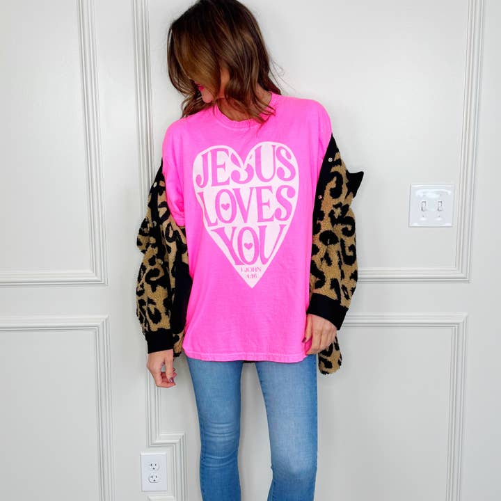 Camiseta Corazón de Neón Jesús Te Ama para venta al por mayor de Poppy & Pine