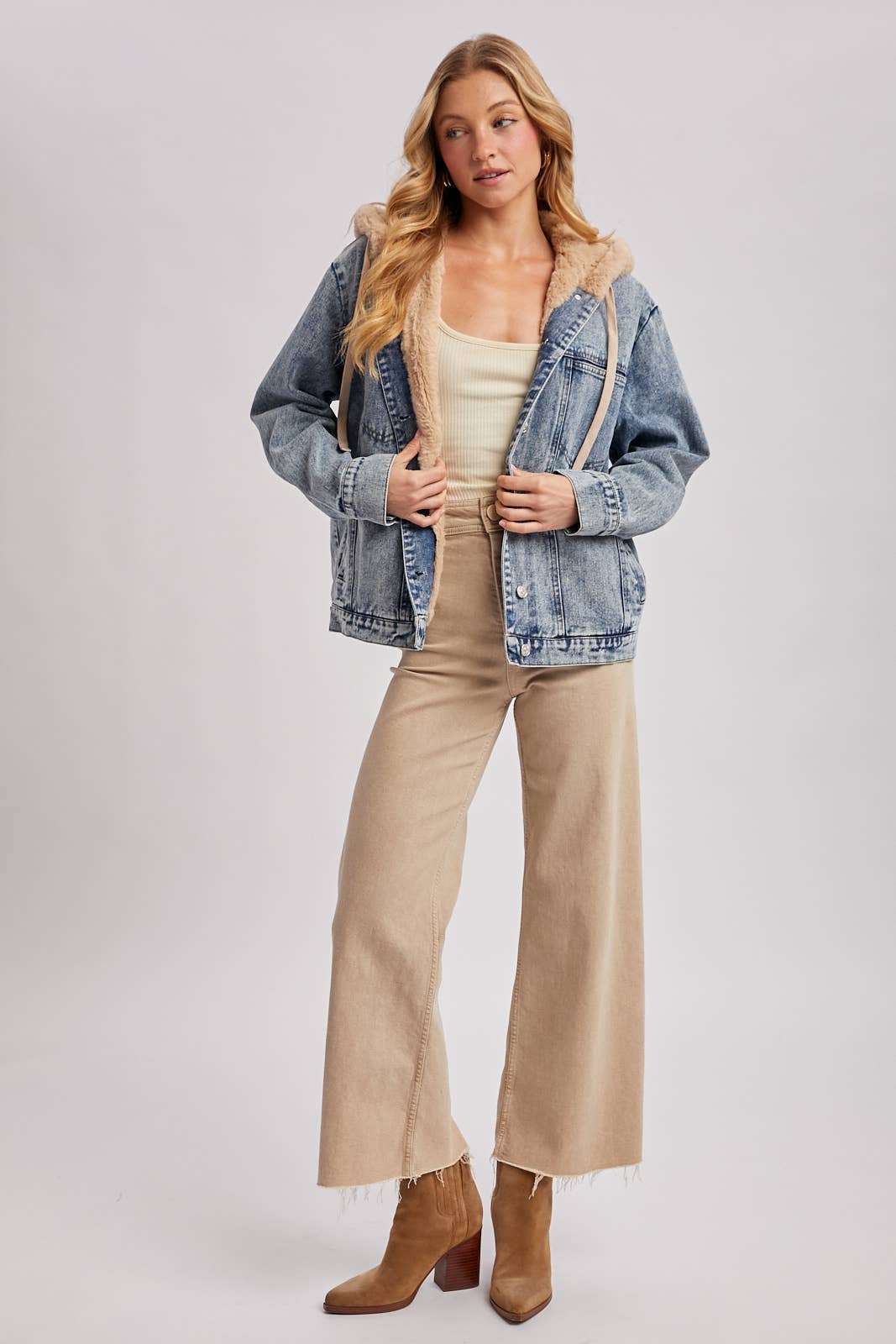 Bluivy – Casaco de ganga - Mulher por atacado – CASACO DE GANGA COM CAPUZ DE PELO SINTÉTICO E BOTÕES17