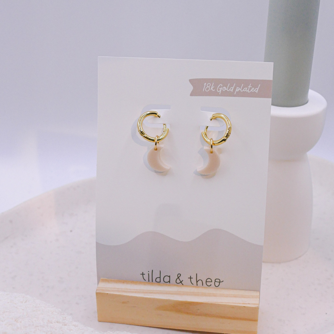 Tilda&Theo - Wholesale Huggie Earrings - Moon Creole Acrylic Half Moon Earrings - 18k Gold Plated Moon4