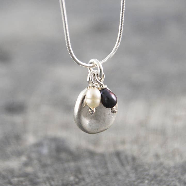 Collana rotonda in argento con perle per la vendita all'ingrosso da parte di Otis Jaxon London