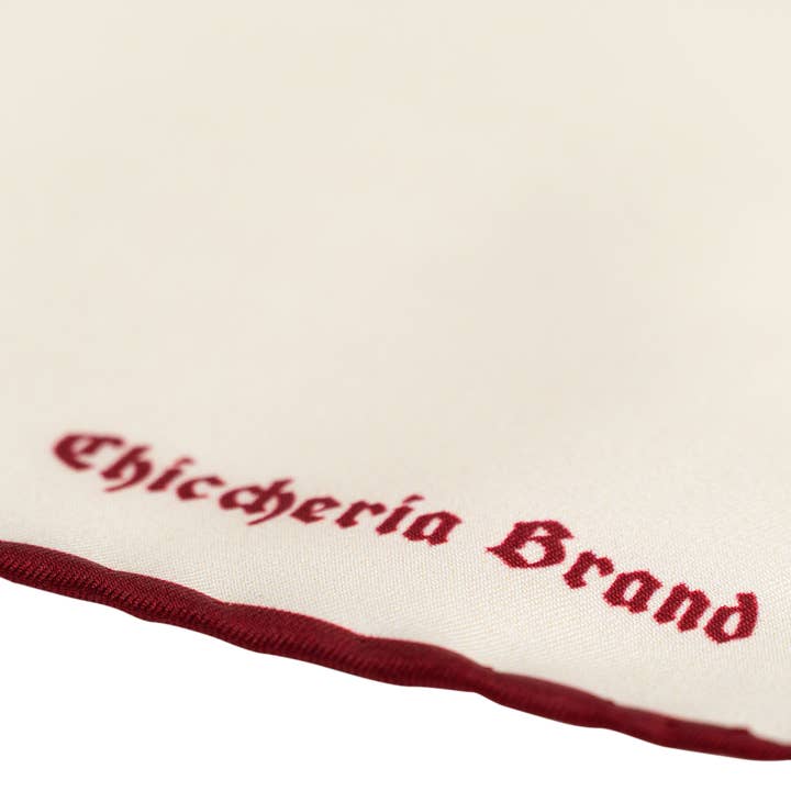 Mouchoir en soie roulé à la main Chiccheria pour la vente par So Milano