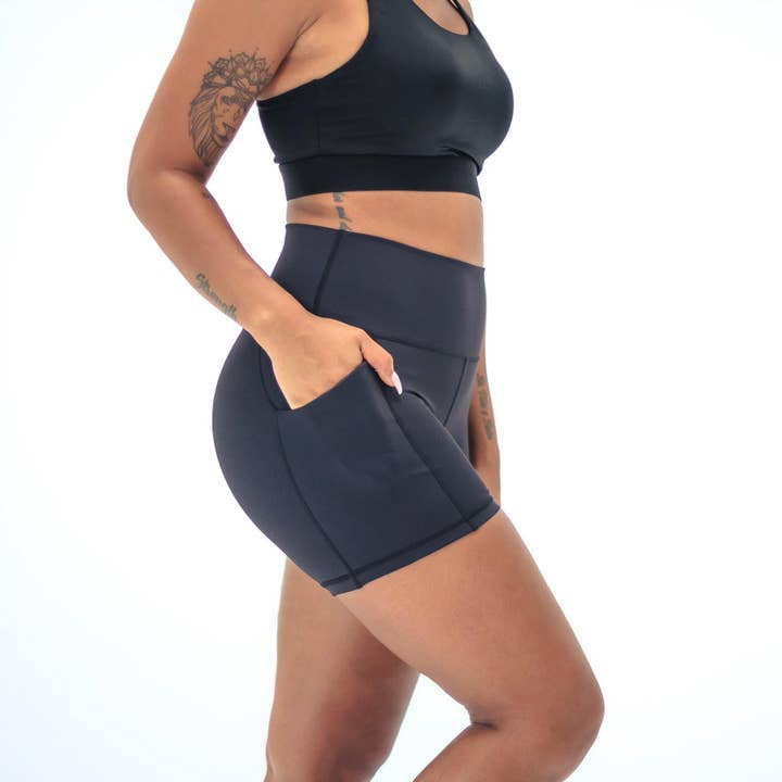 Short Rio taille haute Lux (entrejambe de 3,75 po) - Noir pour la vente par Senita Athletics