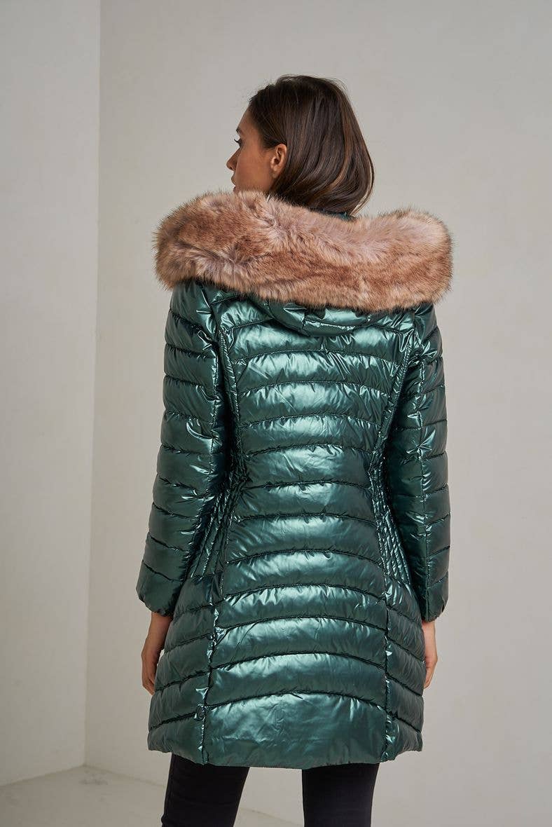 Attrait Paris – Großhandel Pufferjacke – Damen – Metallic lange Steppjacke mit Fell am Kapuzenrand19