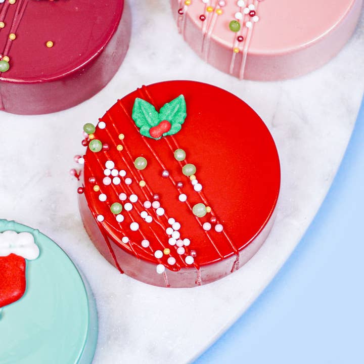 Summitbaking - Wholesale Cake/Cupcake Topper - Mini Holly Leaf Royal Icing Decorations