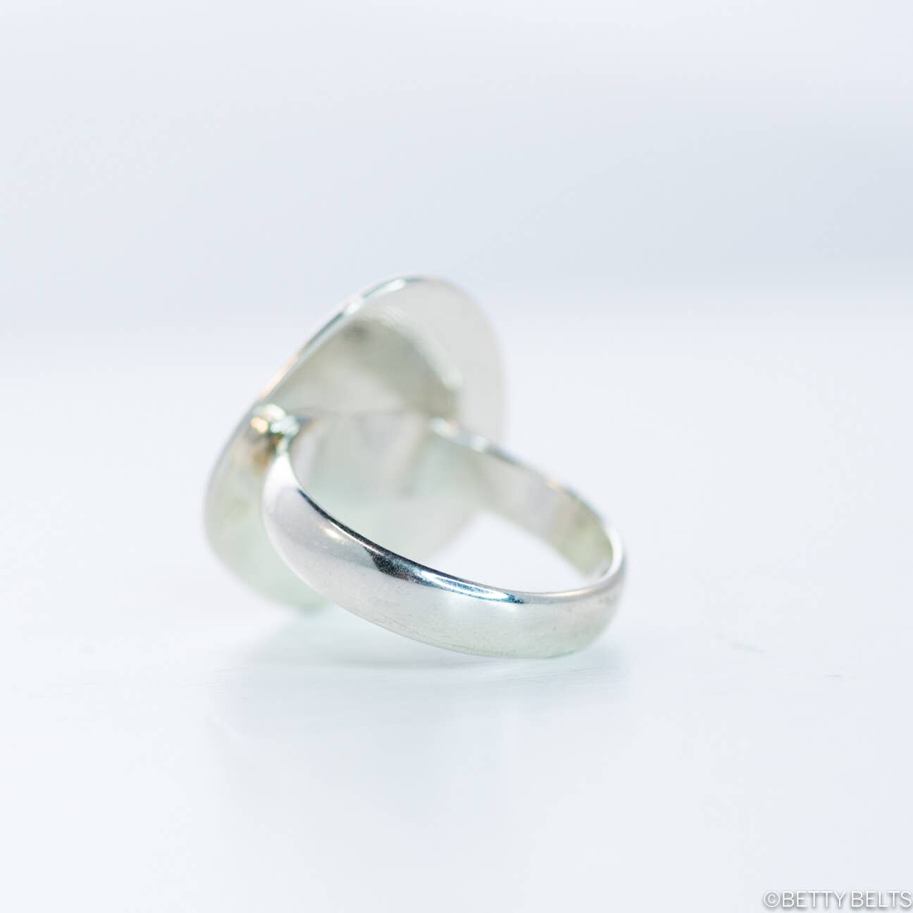 Betty Belts | Ocean Lovers® – Engroshandel Statementring – Cayden ring med ægte havglas1