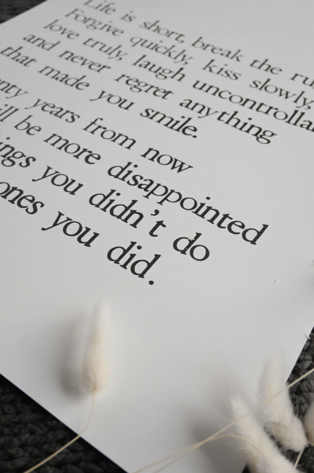 SAJA Design Atelier - Wholesale Art Print - Art print “Mark Twain” stamped mural2