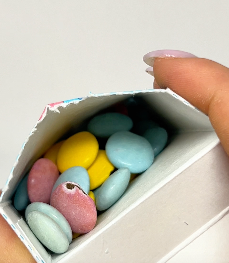 Echo Sales America – wholesale Chokladkaka – Smarties Födelsedagstårta - 45g låda 24 KORT DATUM RENSNING2