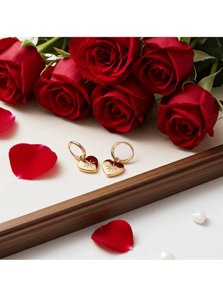 Glød Hjerte Huggie Ørering for engroshandel hos Oceanic Jewellers - Majique London