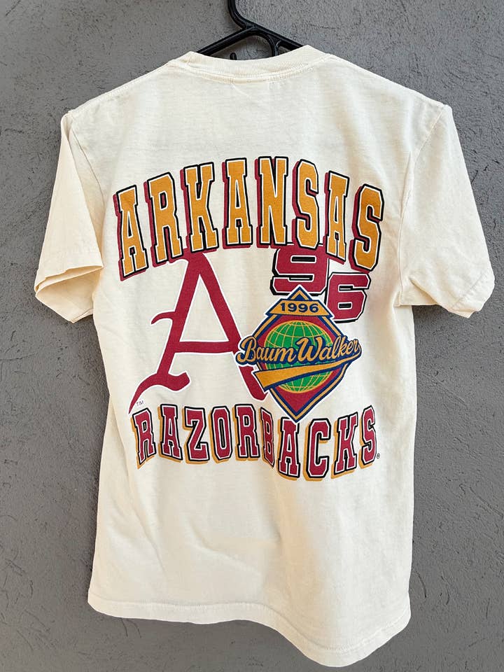 Baum Walker — fondé en 1996 — manches courtes pour la vente par Southern Trend Clothing - Arkansas Razorbacks