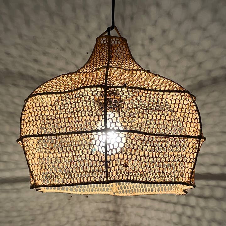 Nouveau Lustre en Raphia – Suspension Naturelle Tissée à la Main for wholesale by LeBazare