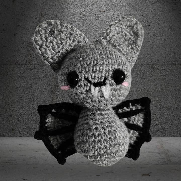 Pipistrello all'uncinetto, peluche, decorazione per Halloween per la vendita all'ingrosso da parte di despinacrafting