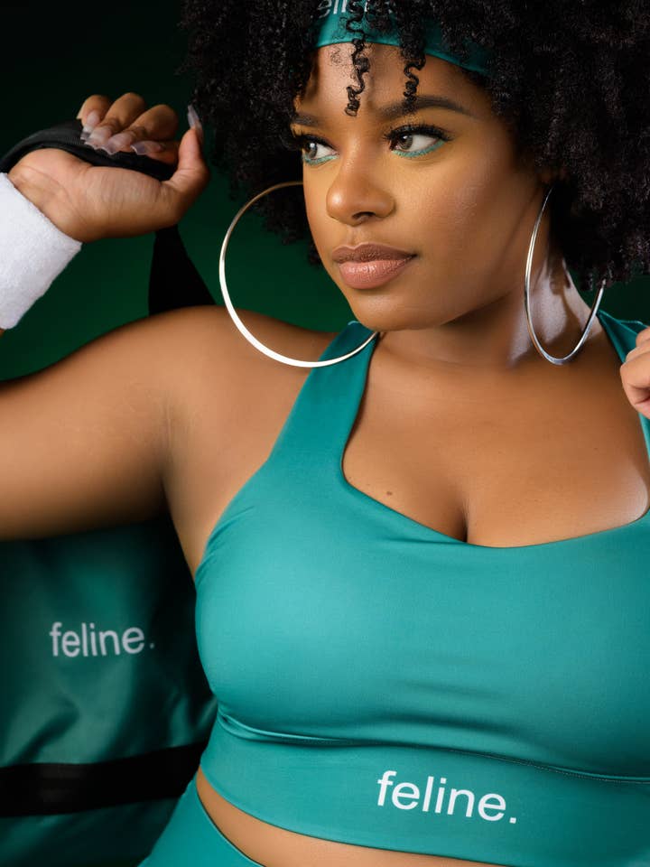 Soutien-gorge de sport Emerald Pro Racerback pour la vente par Feline Apparel