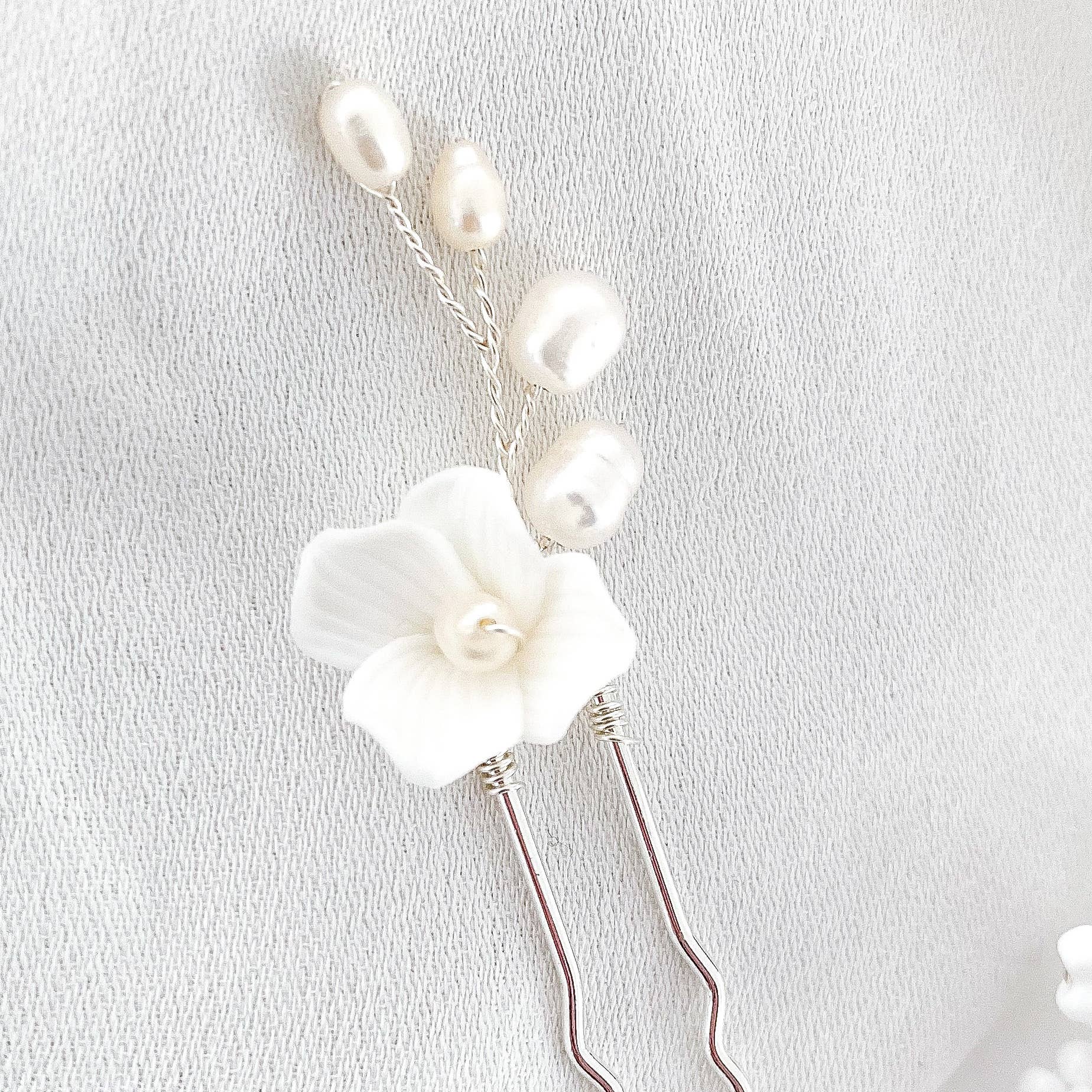Nicholls Jewellery - Wholesale Hair Pin - Porcelain White Flower, Silver leaf, Pearl Pins x 34