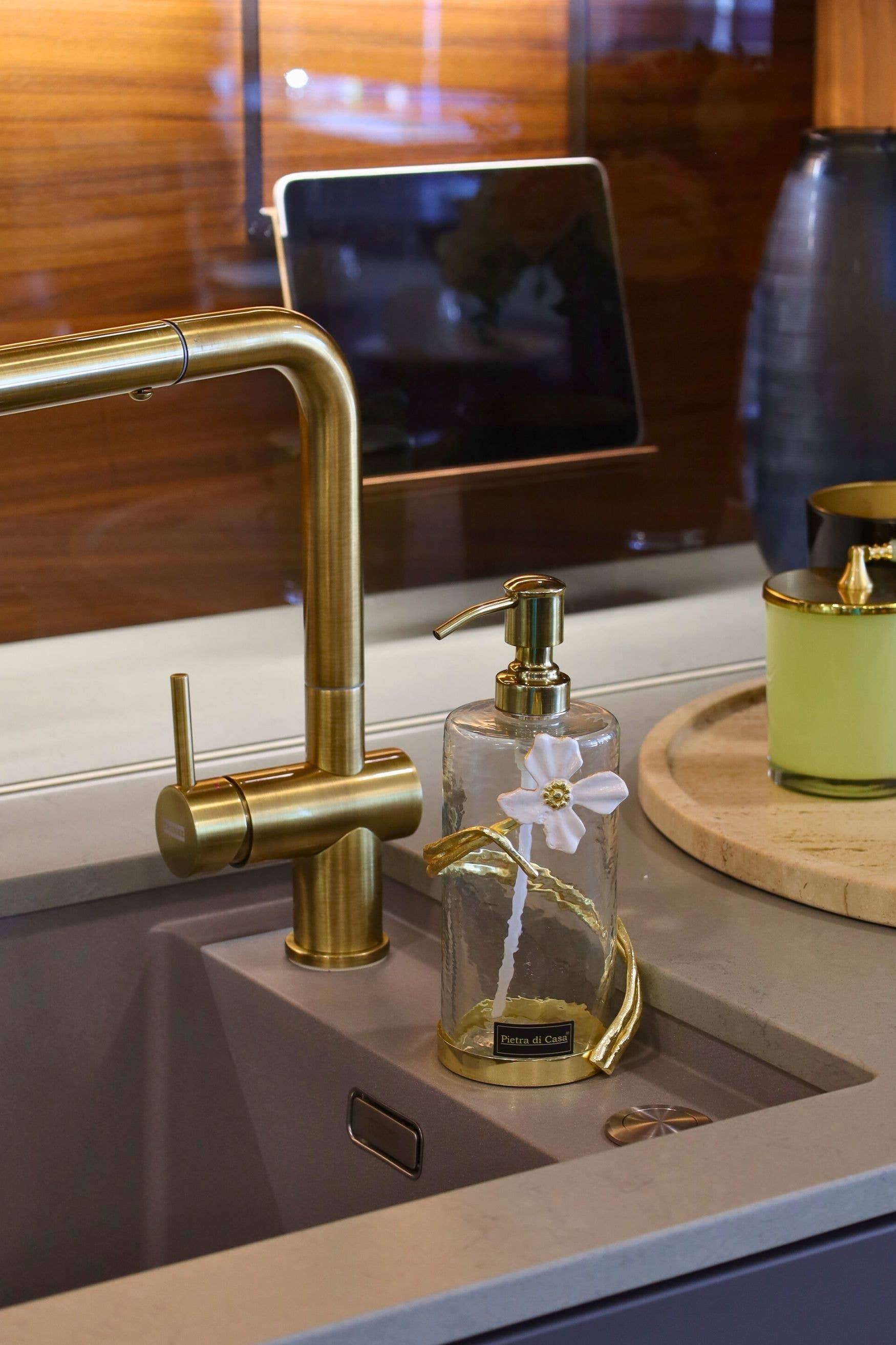 PIETRA DI CASA - Wholesale Soap Dispenser - KOPA Luxury Glass Dispenser Flower Appliqué Gold Accents4