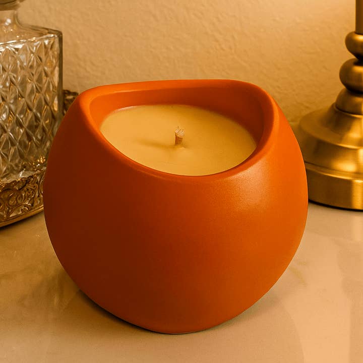 Bougie en cire de soja personnalisée dans un pot en éco-résine – Choisissez la couleur du pot et le parfum | Bougie artisanale durable pour la vente par Votive