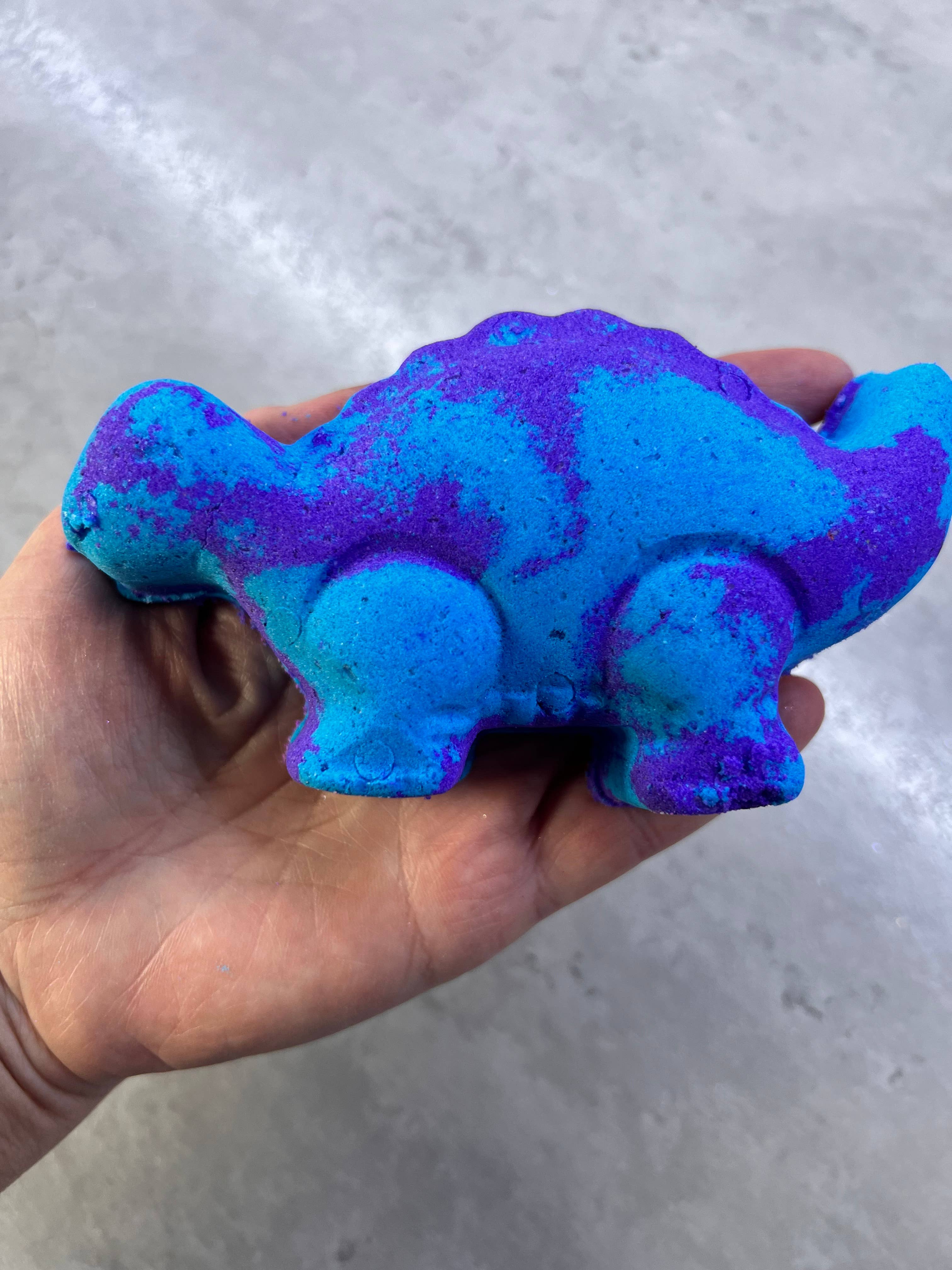 Unique creations soap company - Wholesale Bath Bomb/Fizz - Large Dinosaur bath bomb