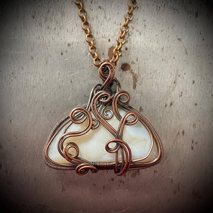 Colar de Ágata Drusa com Fio Enrolado em Cobre Oxidado por atacado de Natural Gifts Jewelry