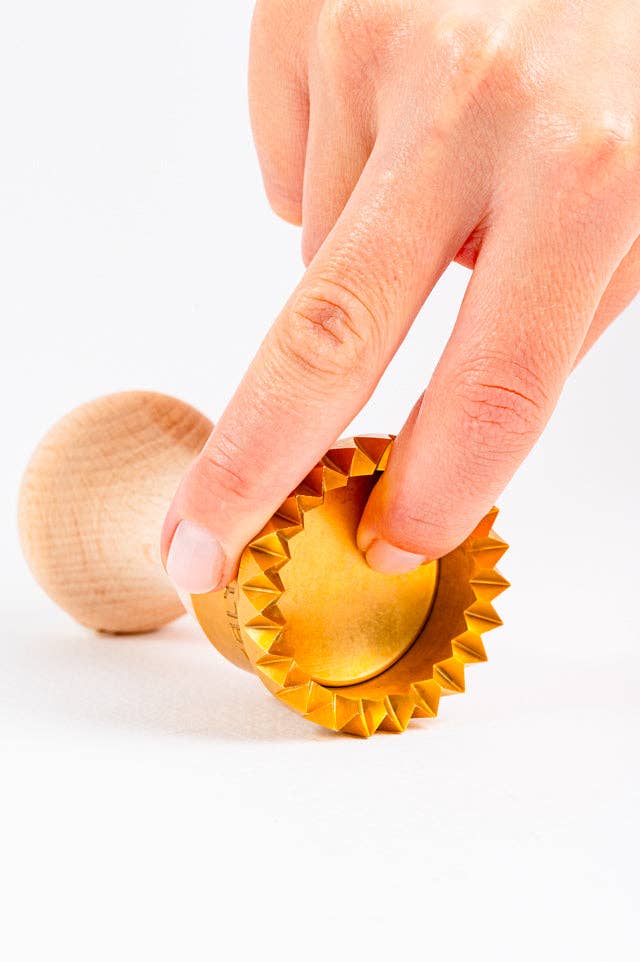 LA GONDOLA - Wholesale Kitchen Tool/Gadget - Round Ravioli Pasta Cutter,Ravioli Stamp  Festooned 50mm 6