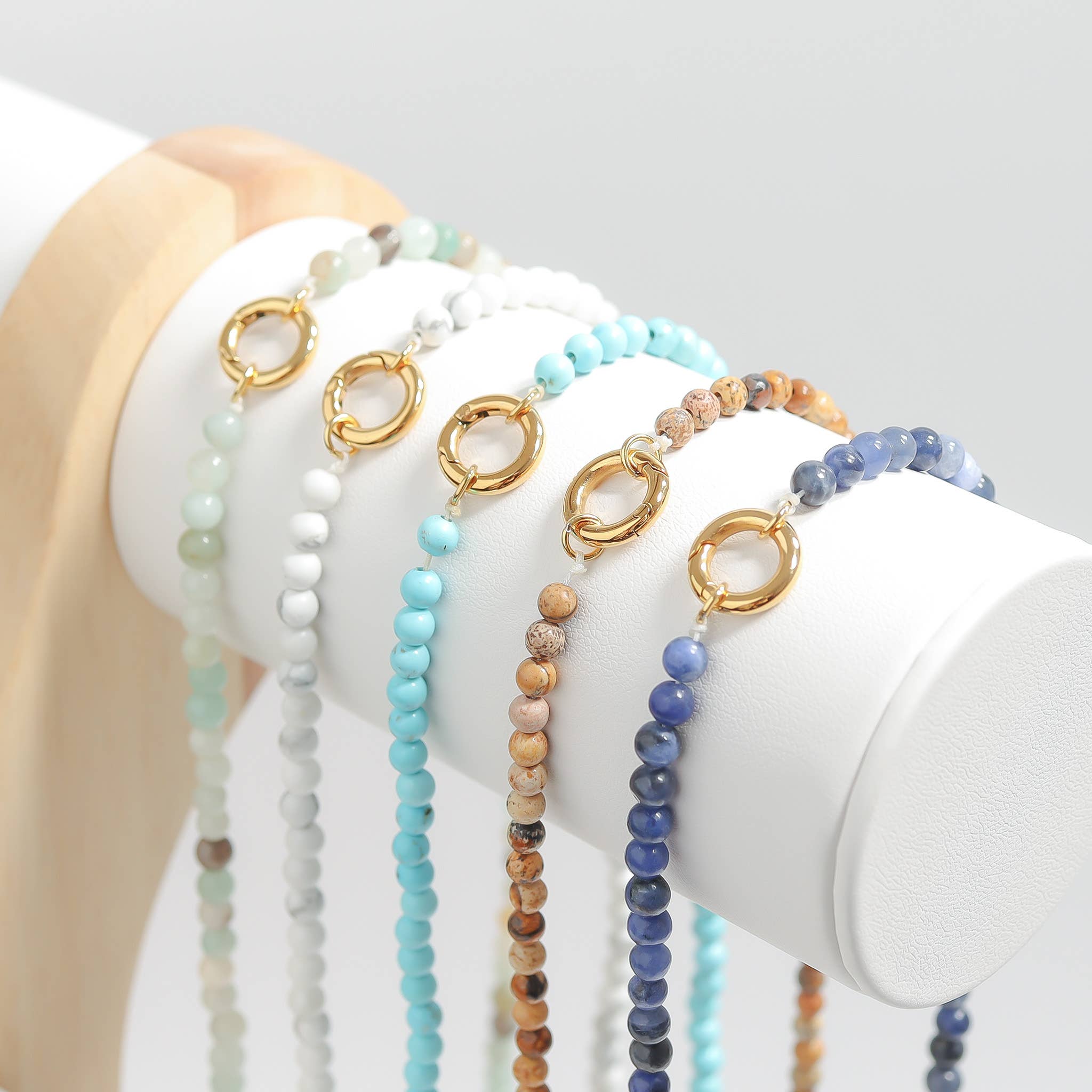 WJW – Engroshandel Smykkestativ og -display – Naturligt træ- og læderarmbåndsstativ med 2 niveauer2