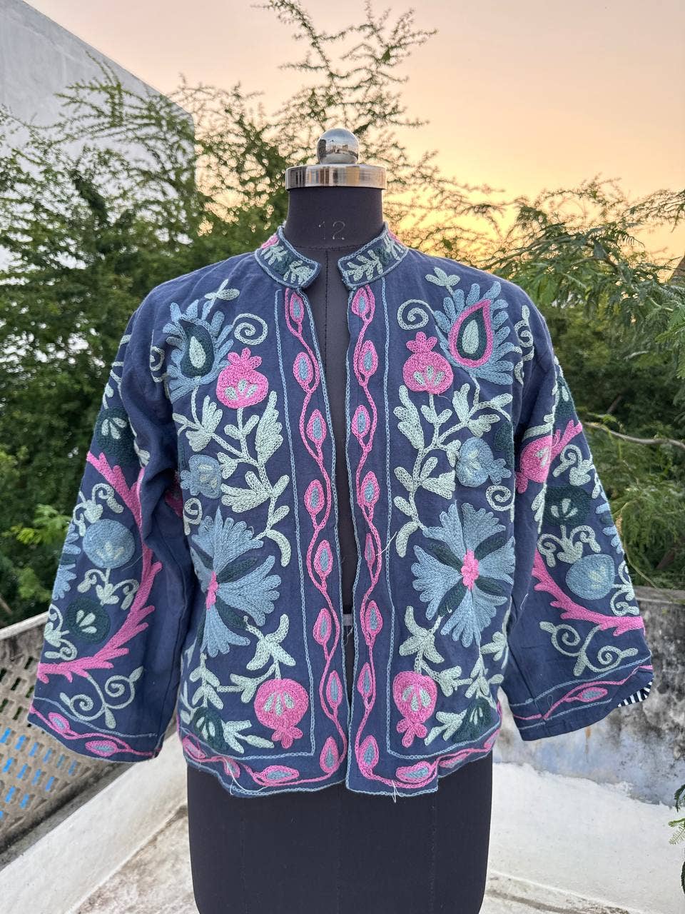 bhavnas boutique - Vente Veste – femme - Belles vestes en coton brodées Suzani à motifs floraux2
