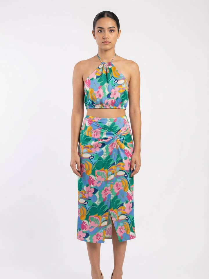 Ensemble tropical à fleurs avec haut dos nu et jupe à torsion devant pour la vente par LINZY